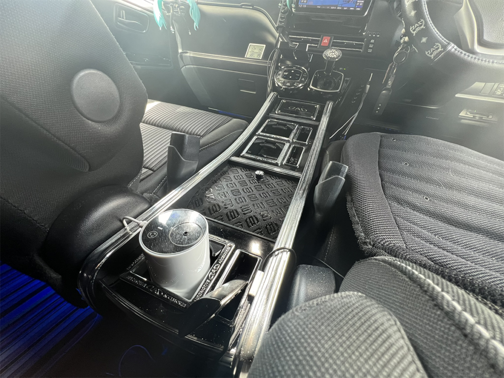 運転席・助手席周りが分かる構図