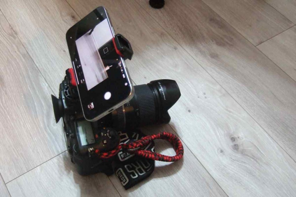 Ulanzi ST-06SにiPhone 16 Pro Maxを装着した状態